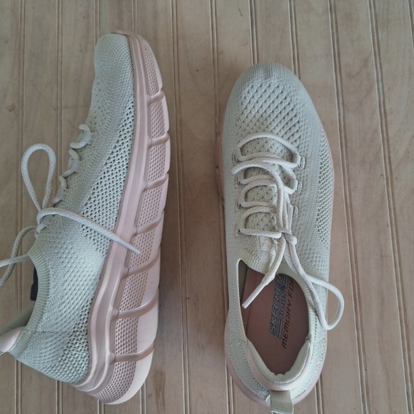 Skechers BOBS Step And Go 117122/NAT Natural Comfort Lightweight Slip In Sneaker - Picture 1 of 11